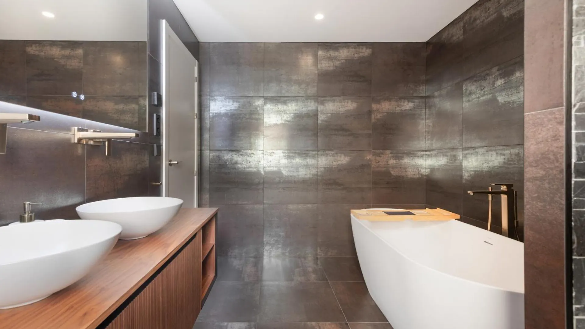 Luxurious And Modern Family Home Màlaga