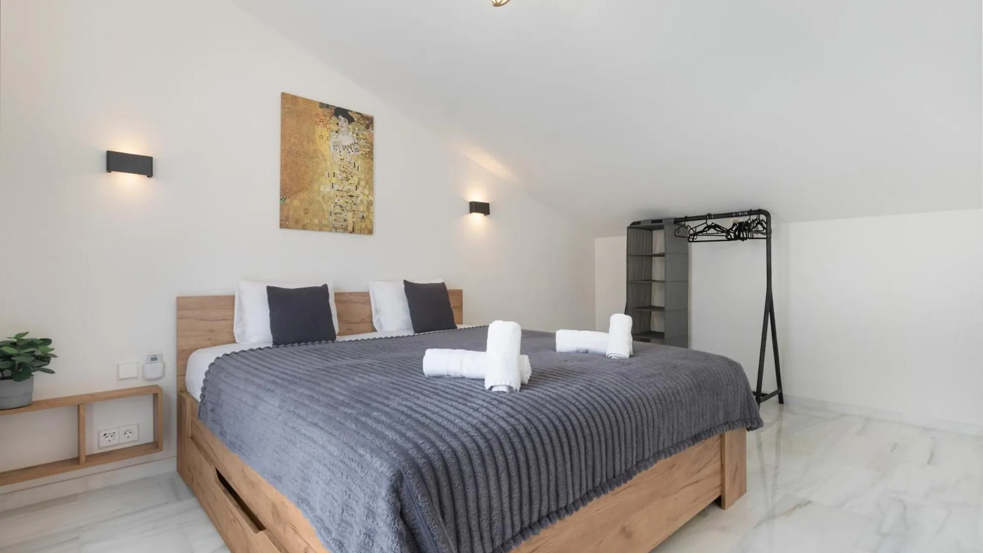 Vila Luxurious And Modern Family Home Màlaga