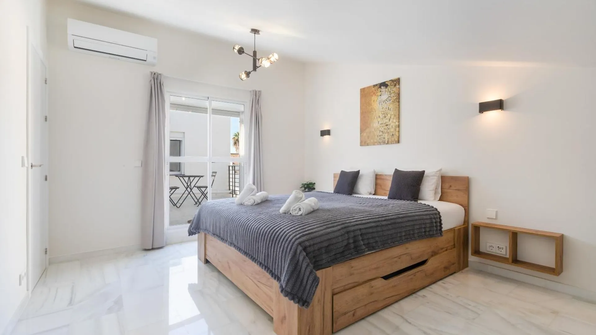 Luxurious And Modern Family Home Màlaga